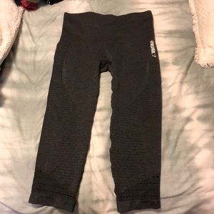 NEW WITHOUT TAGS gymshark seamless crop leggings